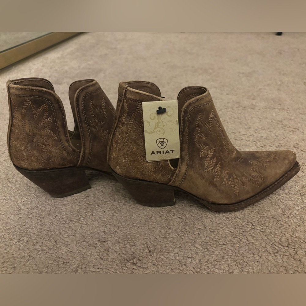 Ariat Women's Dixon Distressed Brown Ankle Booties